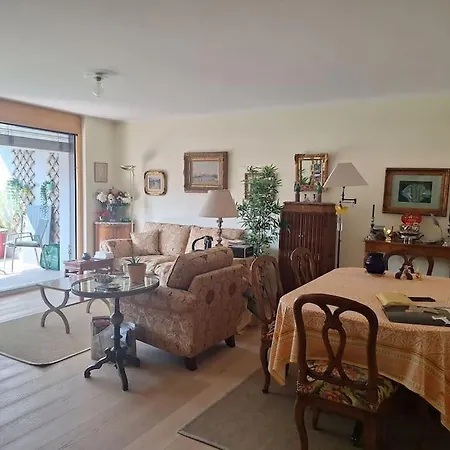 Centre De Avec Parking סיון